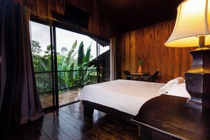 Economy Cabin | Free cribs/infant beds, free WiFi, bed sheets