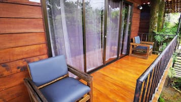 Romantic Tree House | Terrace/patio