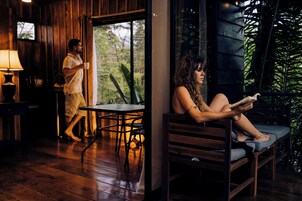 Romantic Tree House | Terrace/patio