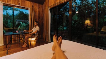 浪漫樹屋 | 客廳 | 32 吋智能電視連數碼電視頻道、串流服務