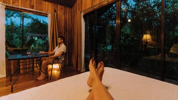 Romantic Tree House | Living area | 32-inch Smart TV with digital channels, streaming services