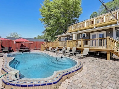 Historic Savannah Condo, Sleeps 6, Pool, Dogs Ok