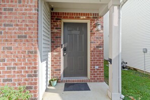 Exterior detail - Splendid 4 Bed/2.5 Bath- Near Speedway (Indianapolis)