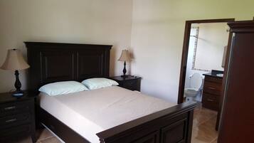 2 chambres, fer et planche Ă repasser, Wi-Fi, draps fournis