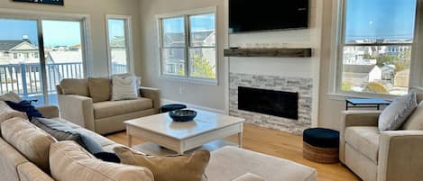 Smart TV, fireplace, ping pong, books