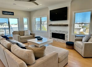 Smart-TV, peis, bordtennis og bøker