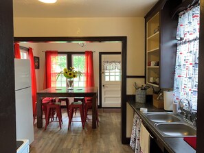 Talouspaperi, ruokailupöytä