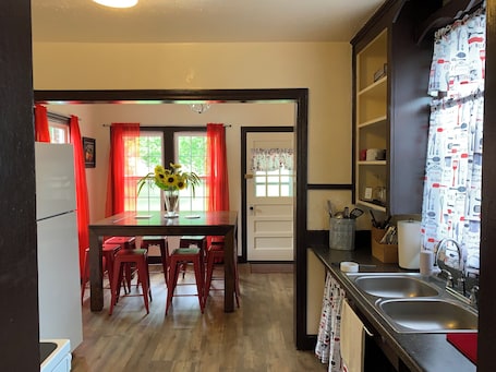 Paper towels, dining tables. Peaceful home in town. Great location--walk downtown to stores and restaurants.