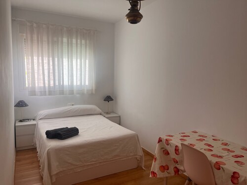 3 Bed Chalet-Pool-Pets-Hot Tub-Parking-Garden