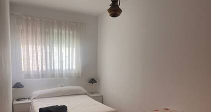 3 Bed Chalet-Pool-Pets-Hot Tub-Parking-Garden