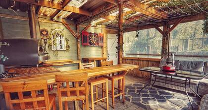 Oak Cottage Sleeps 5 with Hot Tub