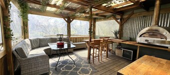 3-Bed Cottage - Sleeps 5, Riverside, Hot Tub, Pets