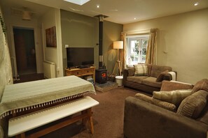 Fireplace - 2 Bed Cottage - Kids Theme, Pool, Pets, Hot Tub (holsworthy)