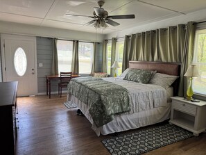 4 bedrooms, iron/ironing board, WiFi, bed sheets - Mountain View Home (Cave Spring)