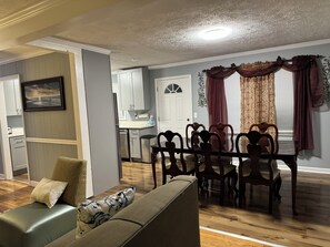 Interior - Mountain View Home (Cave Spring)