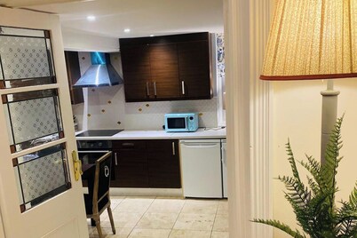 4-Bed House in Kildare, Sleeps 8 with Parking