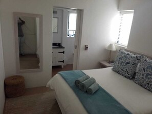 5 bedrooms, iron/ironing board, WiFi, bed sheets