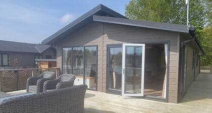 Luxury 2-Bed Lodge in Routh, Sleeps 4 with Hot Tub