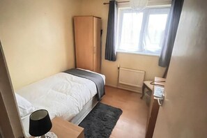 2 dormitorios, tabla de planchar con plancha, wifi y ropa de cama