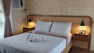 Deluxe suite | Een strijkplank/strijkijzer, beddengoed