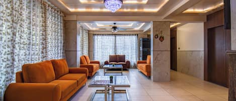 Coin salon dans le hall