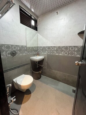 Deluxe Room | Bathroom | Shower, free toiletries, towels, soap - VITS Select Kharadi Pune (Pune)