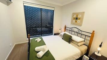 5 bedrooms, desk, iron/ironing board, travel cot