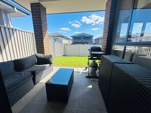 Terrace/patio - Sydney's Leading 5 Bedroom home with AC, TVs and Study - Home away from home (Austral)