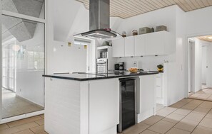 Jääkaappi, uuni, liesi, astianpesukone