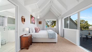 4 bedrooms, iron/ironing board, free WiFi