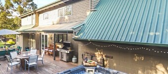 Botanical Hideaway with Hot Tub