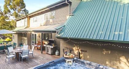 Botanical Hideaway with Hot Tub