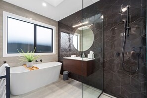 Bathroom - CatchN'Relax with Hot Tub (Taupo)