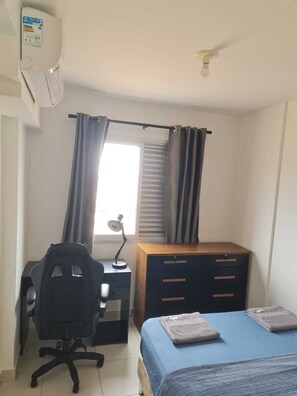 2 slaapkamers, een bureau, een strijkplank/strijkijzer, gratis wifi