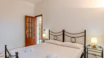 Fer et planche Ă repasser, Wi-Fi gratuit, draps fournis