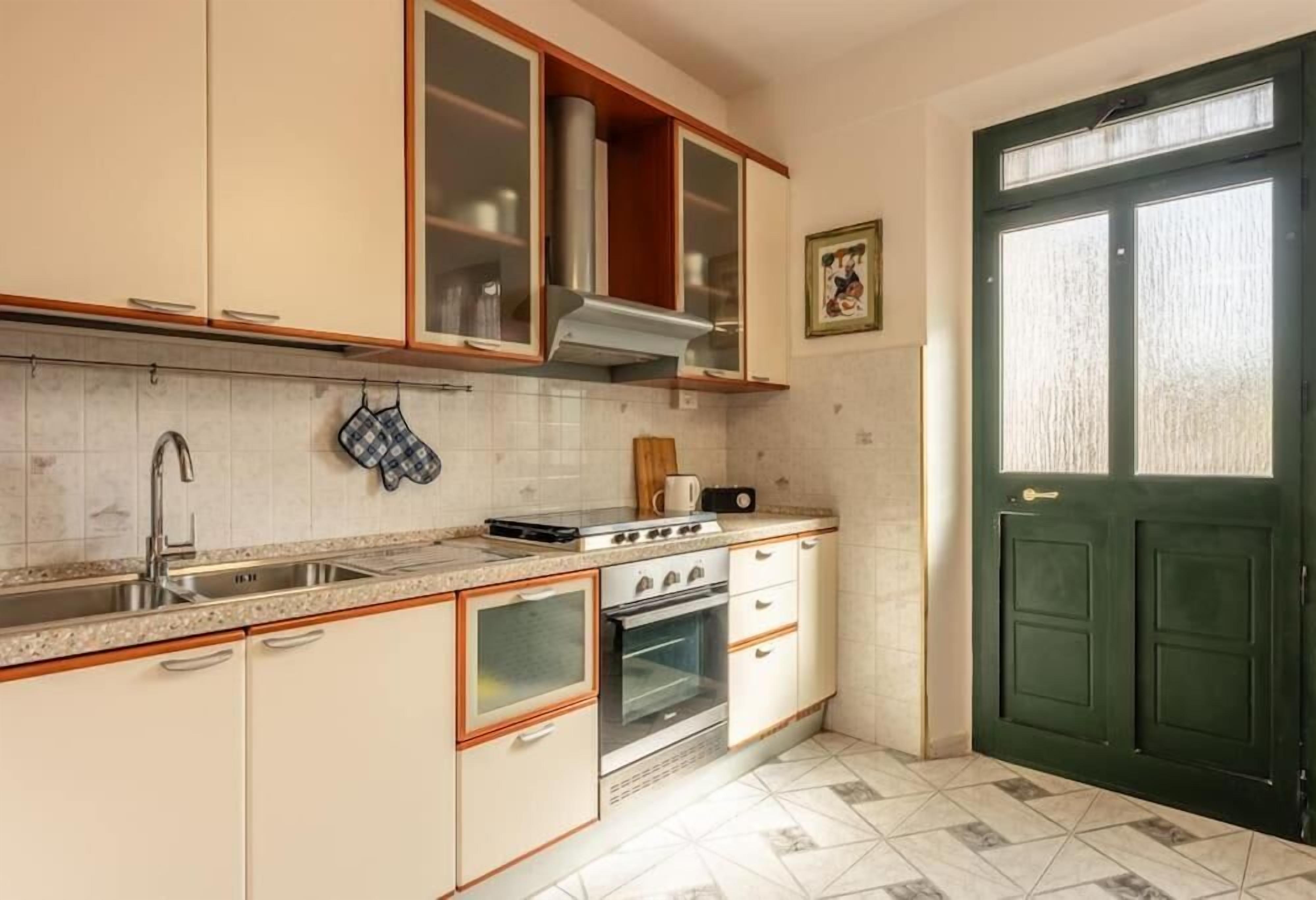 Frigorifero, forno, pentole/stoviglie/utensili