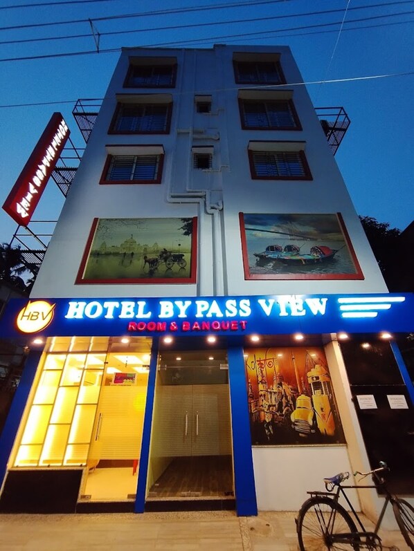 Front of property - Hotel Bypass View Kolkata (Kolkata)