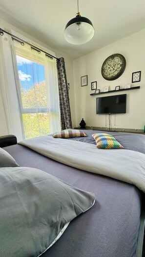 1 slaapkamer, een strijkplank/strijkijzer, wifi, beddengoed