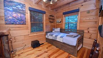 3 bedrooms, desk, free WiFi, bed sheets