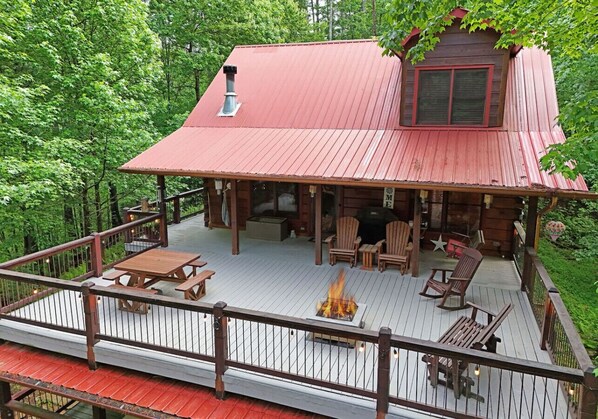 Outdoor dining - Elegant Escape- Cherry Log GA- 3br/2ba, Firepit- (Cherry Log)