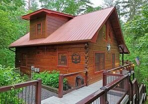 Exterior - Elegant Escape- Cherry Log GA- 3br/2ba, Firepit- (Cherry Log)