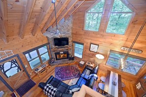 Smart TV, fireplace, books - Cherry Log Cabin | Adults-Only Luxury Mountain Retreat • Gourmet Kitchen • Firepits (Cherry Log)