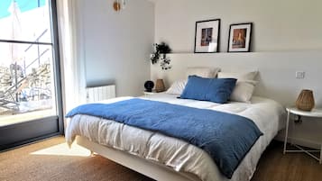 1 habitación, tabla de planchar con plancha, wifi gratis y ropa de cama