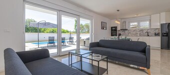 Bonita casa en Kampor con WiFi