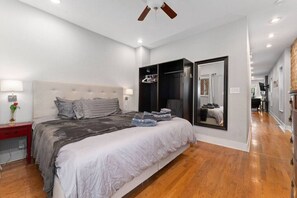 1 slaapkamer, een strijkplank/strijkijzer, gratis wifi, beddengoed