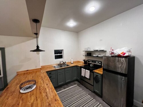 Lamar Apt · Quaint 1-bedroom Studio ~ Walk to Food & Drinks