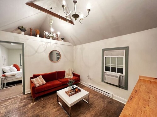 Lamar Apt · Quaint 1-bedroom Studio ~ Walk to Food & Drinks