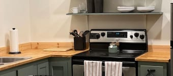 Lamar Apt · Quaint 1-bedroom Studio ~ Walk to Food & Drinks