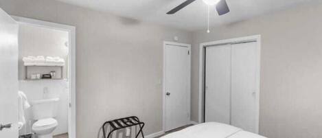 4 bedrooms, iron/ironing board, WiFi, bed sheets