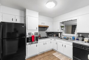 Fridge, microwave, coffee/tea maker, toaster - Arcade | Games, Long Stays & Large Groups Welcomed! (Center Point)